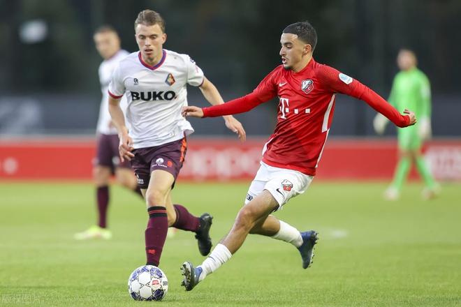 他不仅在外 他不仅在外